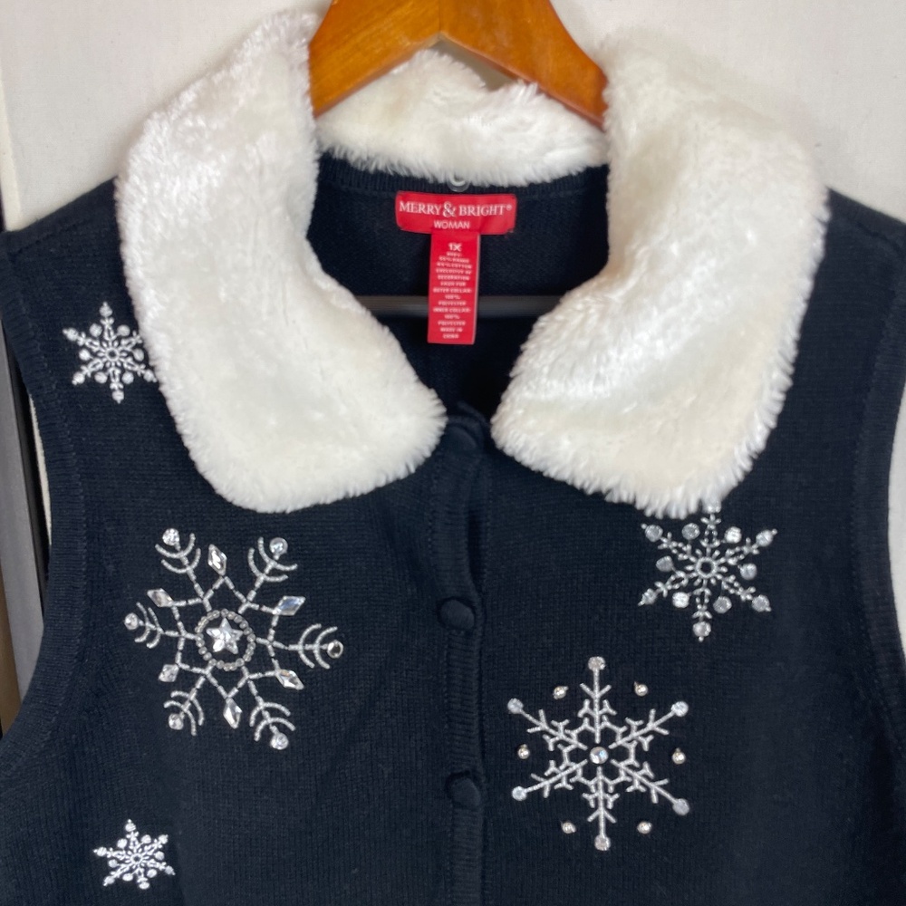 Merry & Bright Vest Snowflakes Faux Fur Collar Size 1X Christmas in July